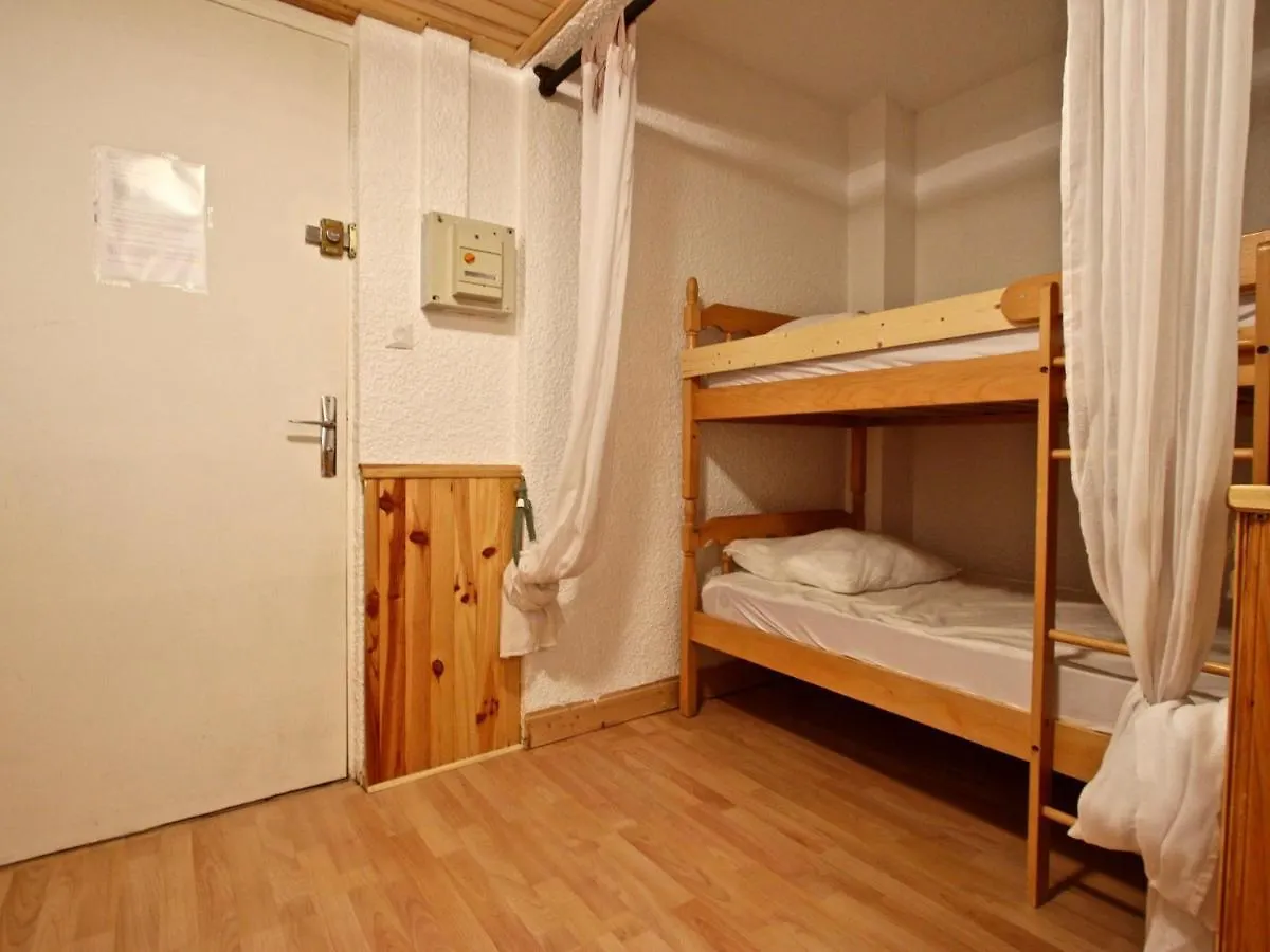 Appartement 2 Pieces + Cabine 6 Places, Proche Pistes Et Commerces A Chamrousse - Fr-1-549-50 0*,